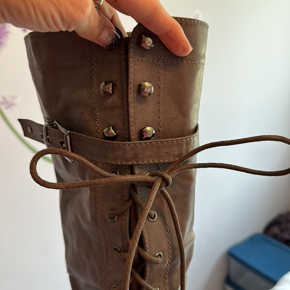 Over the knee gray boot, size 9 - Picture 3 of 7